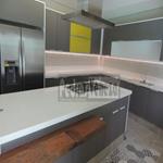 Cozinha em quartzo branco